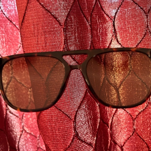 Burberry Designer Women’s Sunglasses - Picture 8 of 8